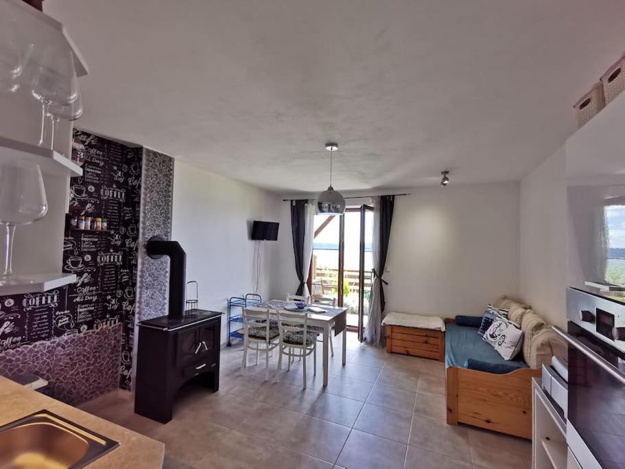 Apartman S Terasou A Vyhledem Na Jezero Lipno Kovarov Exterior photo