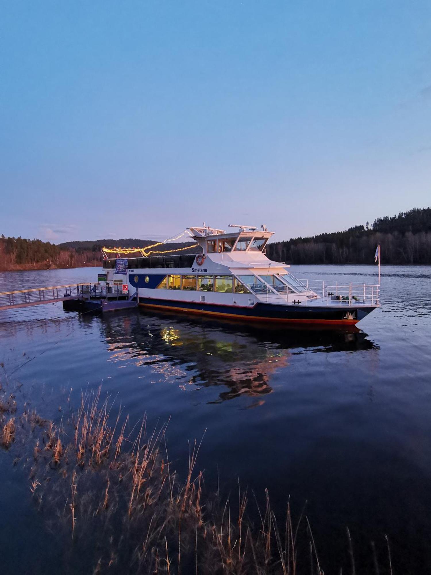 Apartman S Terasou A Vyhledem Na Jezero Lipno Kovarov Exterior photo